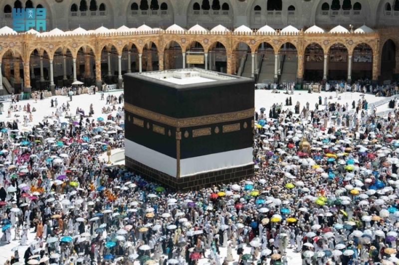 الحجاج المتعجلون يؤدون طواف