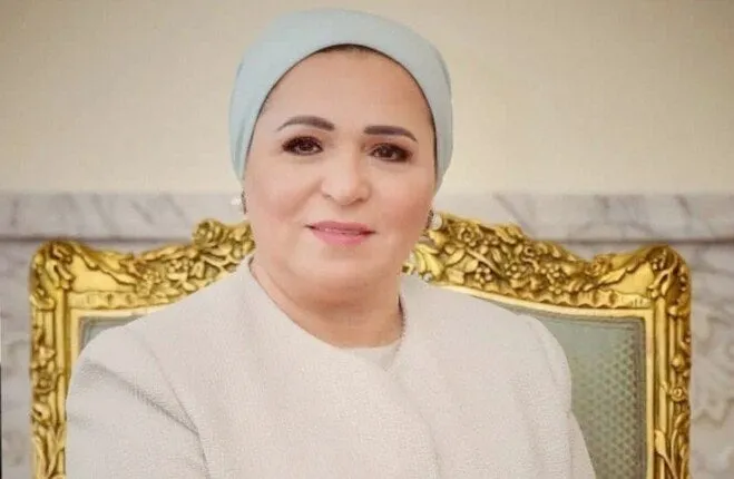 السيدة انتصار السيسي تطلب دعم الهلال الأحمر لأسر ضحايا حادث المنوفية