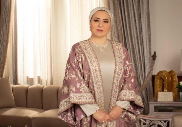 السيدة انتصار السيسي تهنئ