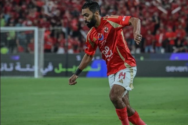 يطارد ميسي وسواريز.. الشحات