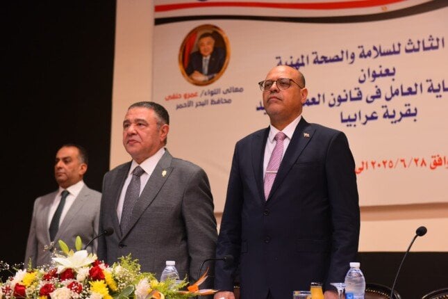 العمل والبحر الأحمر يفتتحان
