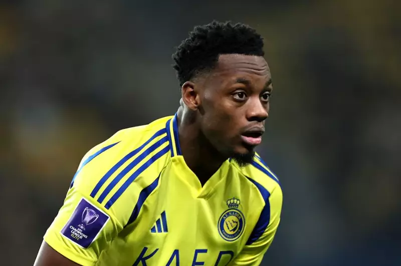 النصر يفتح باب خروج