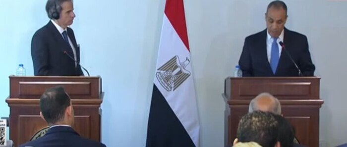 الوزير يعقد اجتماعًا مع
