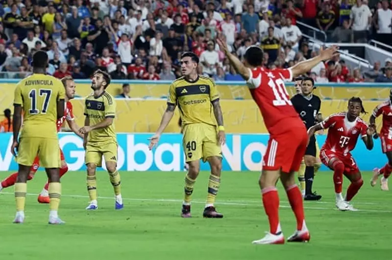 بايرن يضمن التأهل وصراع