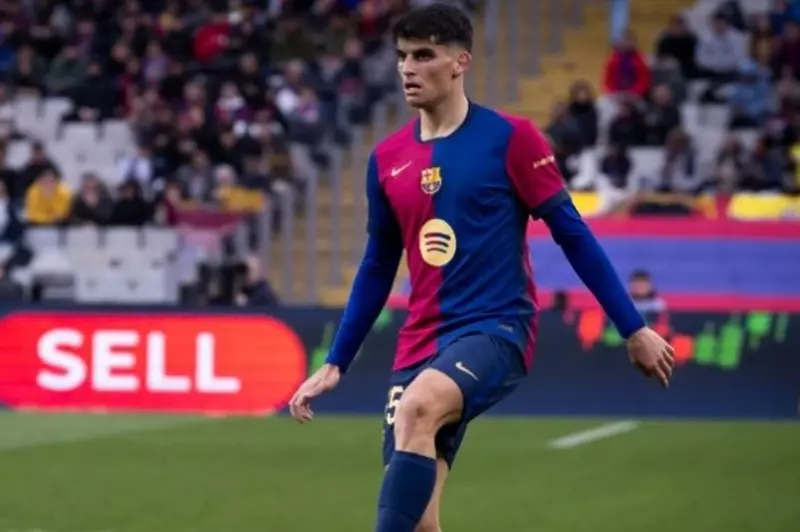 برشلونة يعلن خضوع مدافعه