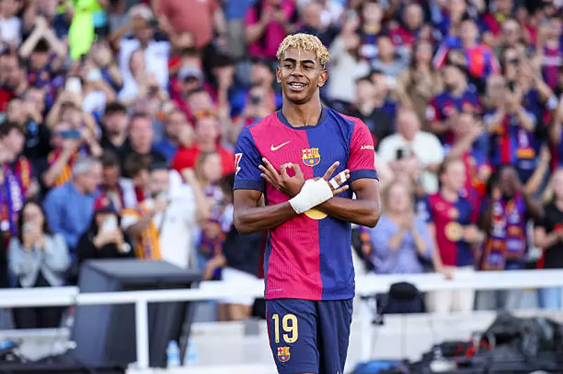 برشلونة يعلن قريبا.. لامين