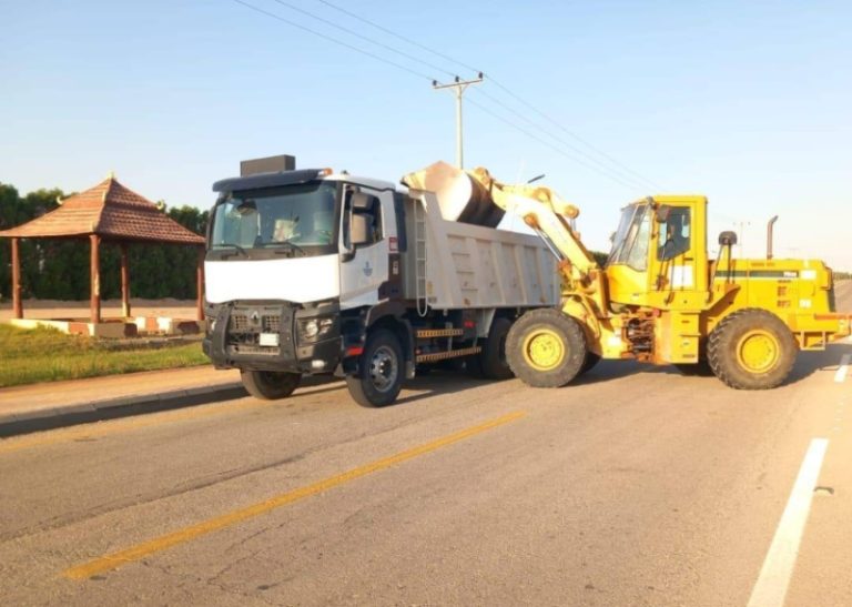 بلدية اللهابة تُعزز المشهد الحضري برفع 894 طناً من النفايات والأنقاض