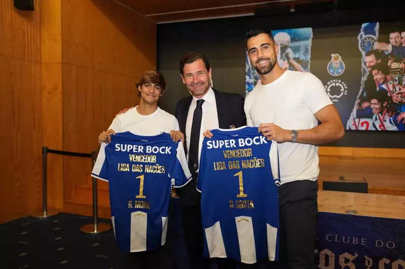منافس الأهلي.. بورتو يحتفي