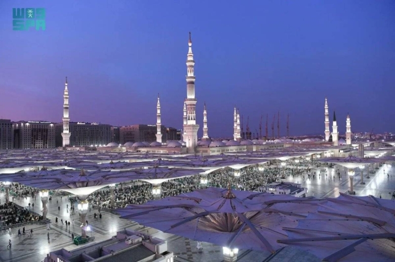 تزايد أعداد المصلين في