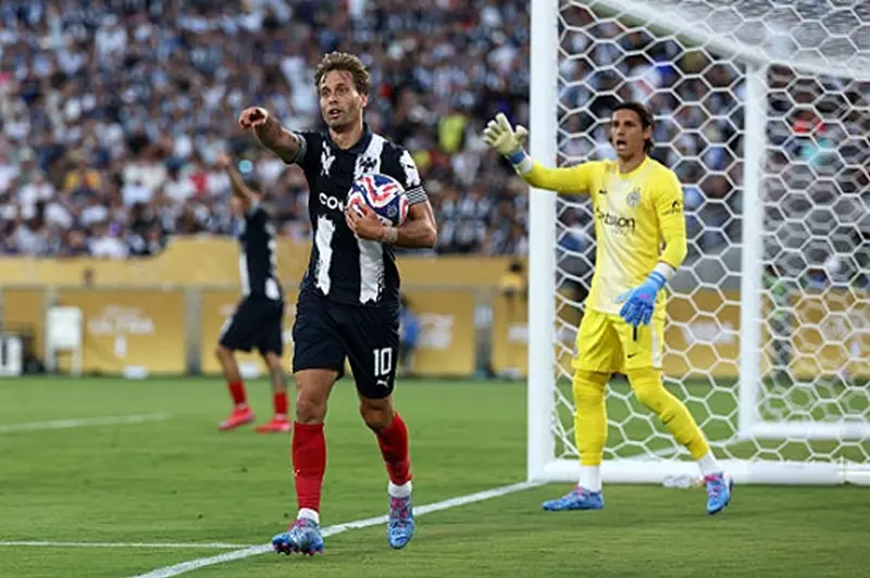 ربطة عنق بطعم النصر..