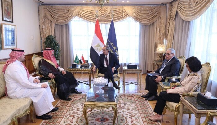 تعاون جديد بين وزير