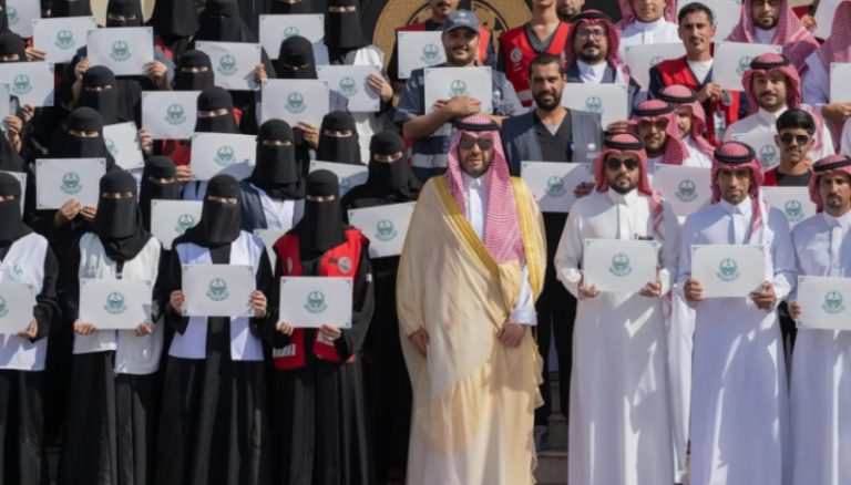 تكريم أمير الحدود الشمالية للجهات المشاركة والمتطوعين في أعمال الحج