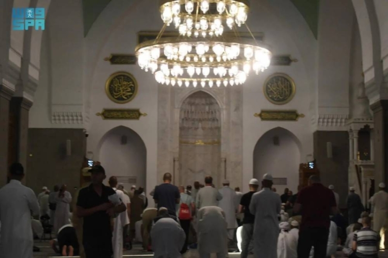 حجاج من جنسيات متعددة