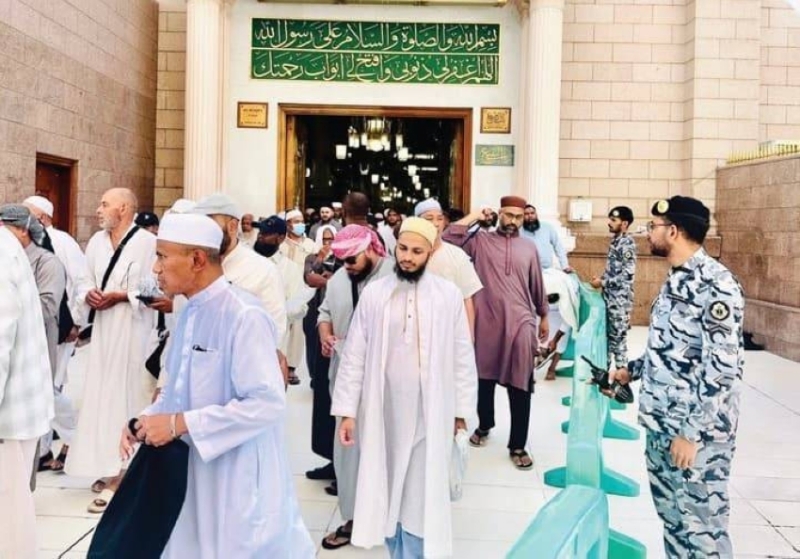 خدمات الجوازات تسهل مغادرة