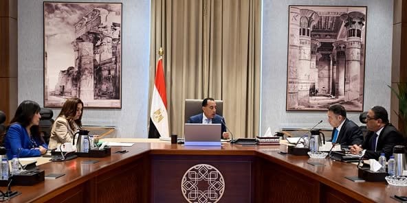 رئيس الوزراء يتابع المشروعات