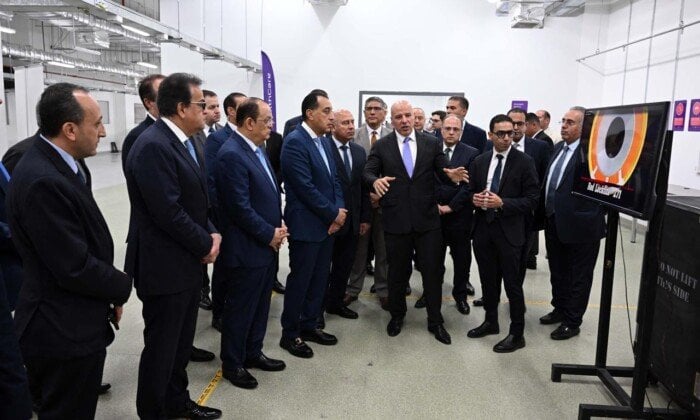 رئيس الوزراء يزور أول