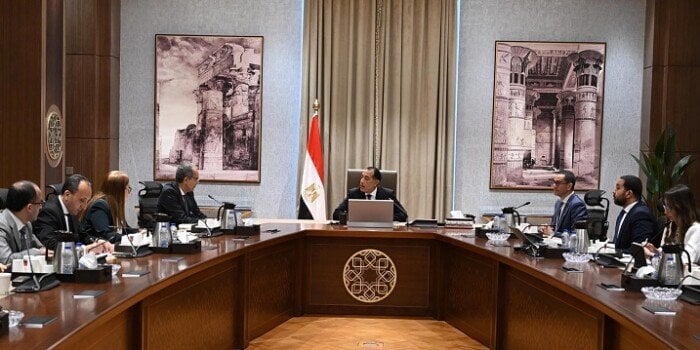 رئيس الوزراء يسلط الضوء