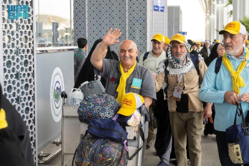 رحلة حجاج إيرانيين تنطلق
