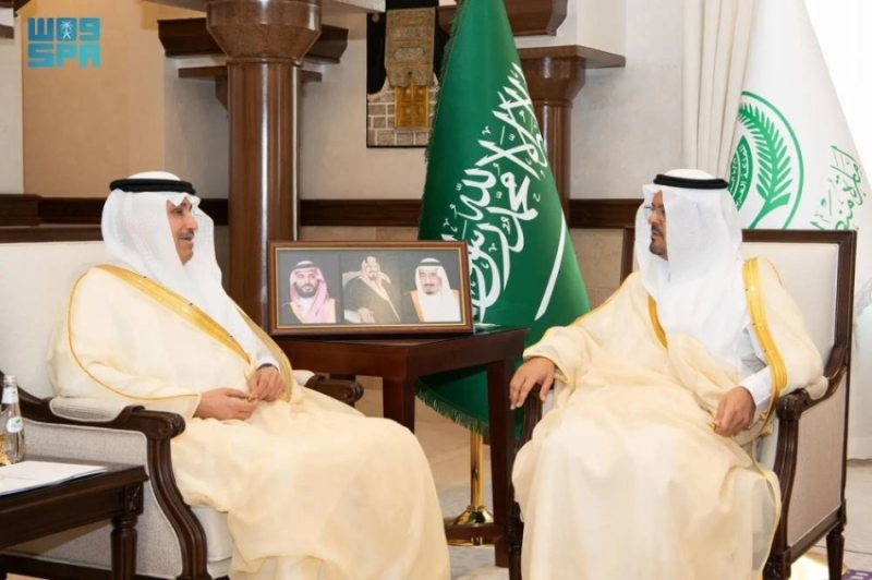 سعود بن مشعل يستعرض