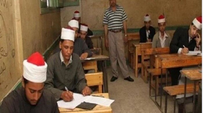 طلاب الأدبي يواجهون امتحان
