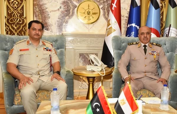 لقاء مثير بين الفريق