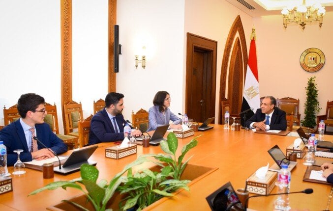 لقاء مميز بين وزير