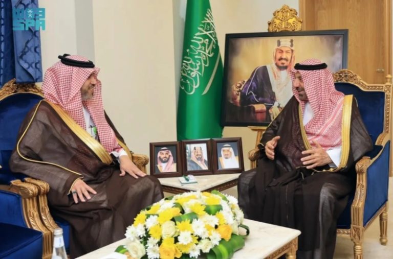 لقاء هام لأمير نجران مع مدير فرع المركز الوطني لتنمية الغطاء النباتي ومكافحة التصحر