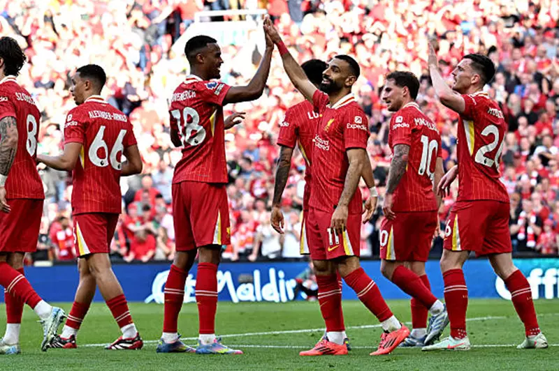 ليفركوزن يفاوض مدافع ليفربول