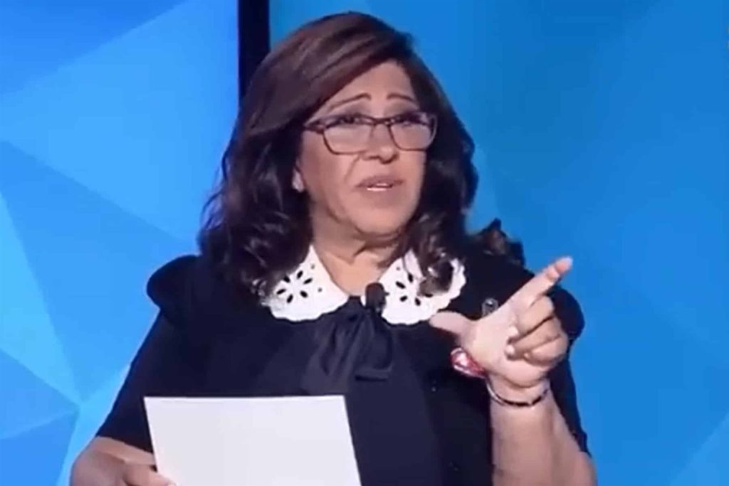 ليلى عبد اللطيف تثير