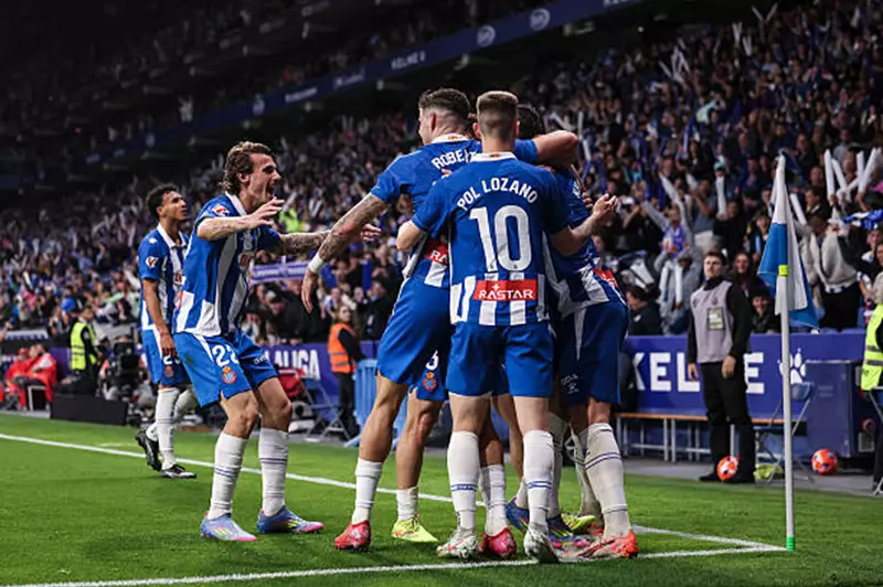 مالكو ليفربول يدرسون الاستحواذ