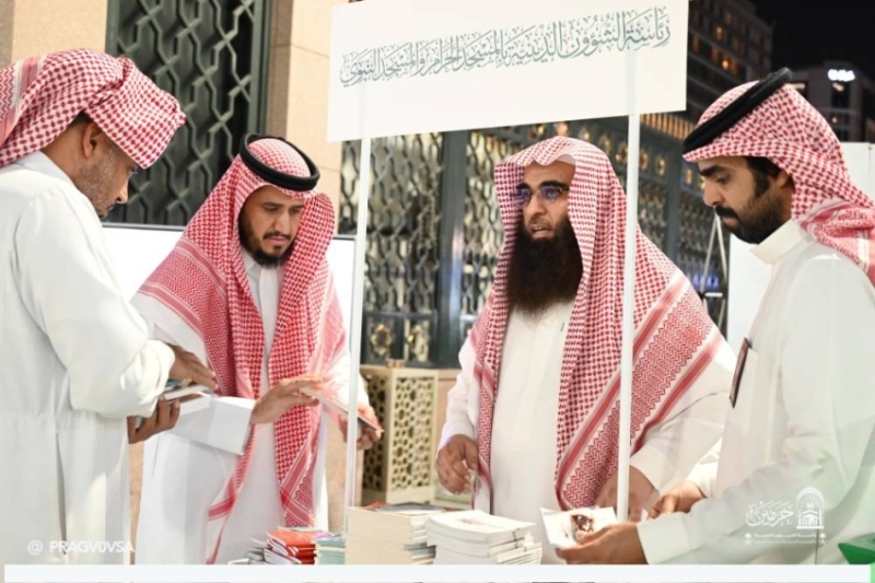 مبادرات توعوية لقاصدي المسجد