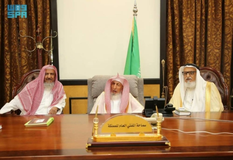 مباشرة عمل مفتي عام