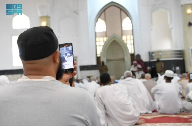 محاضرتان توعويتان في مسجد