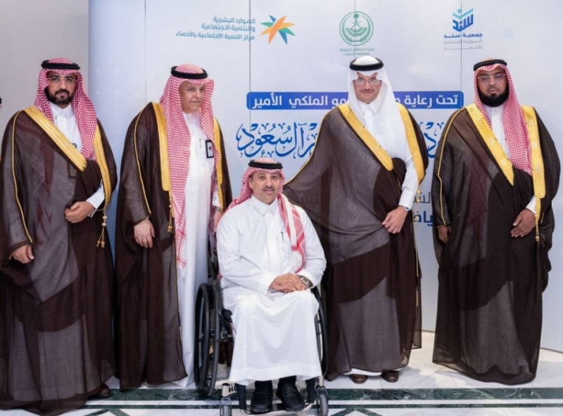 محافظ الأحساء يكرم المشاركين