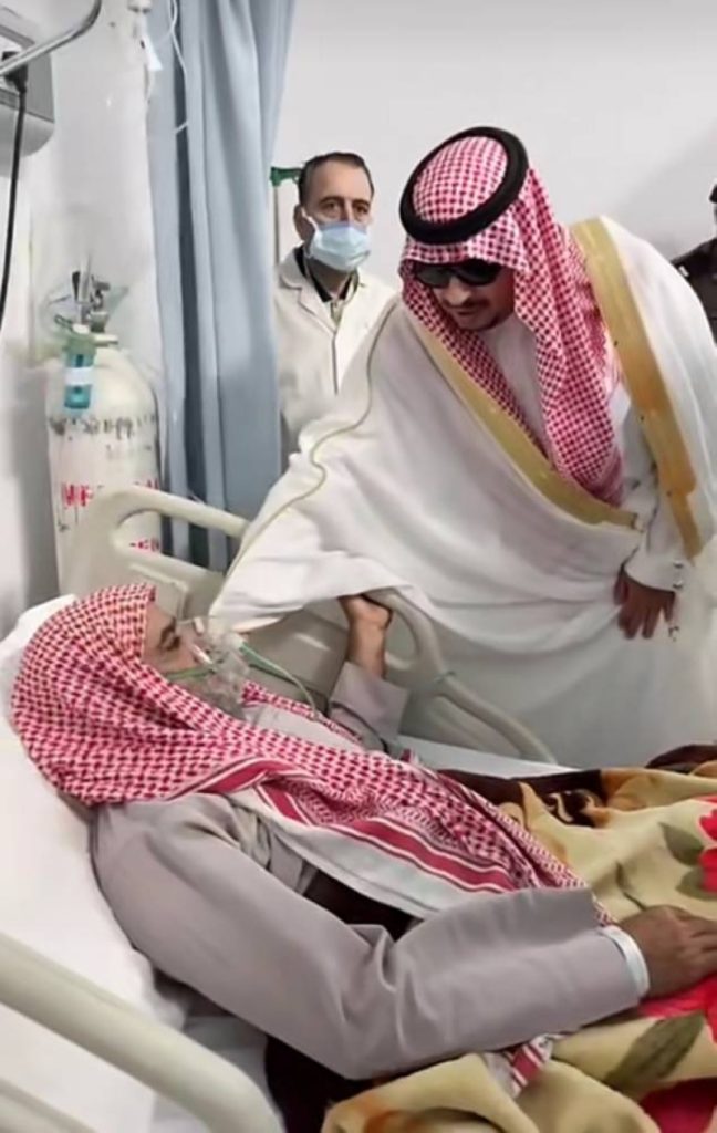 محافظ الخرمة يهنئ المرضى