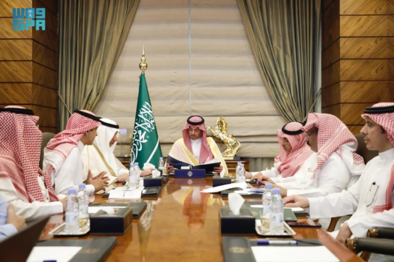 محافظ جدة يراقب تقدم
