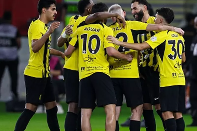 مدافع الاتحاد يقترب من