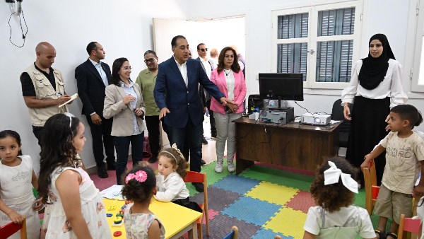 مدبولي يتفقد مدرسة رزق