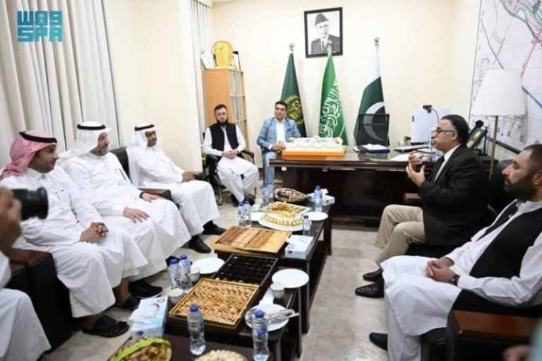 “مشاط” يواصل متابعة سير العمل في مكاتب شؤون الحج