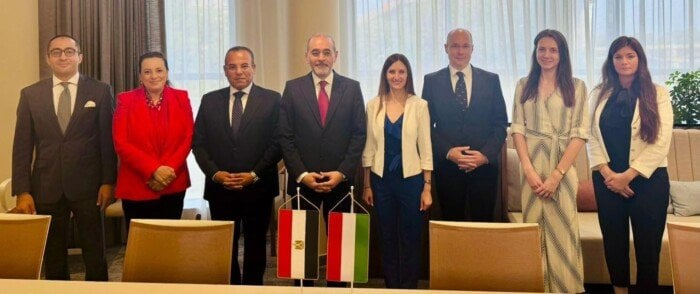 مشاورات سياسية جديدة بين