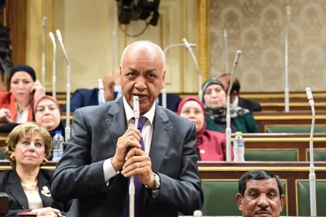 مصطفى بكري يحذر من تعديلات «الإيجار القديم»: من نصدق؟ رئيس الوزراء أم القانون