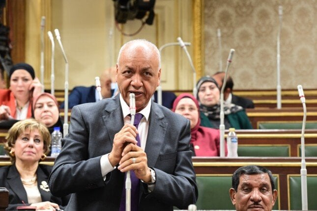 مصطفى بكري يقدم التعازي