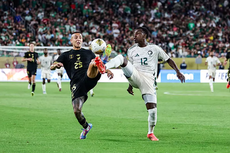 منتخب السعودية يخسر بثنائية