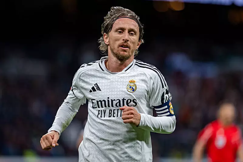 مودريتش يخضع للفحص الطبي