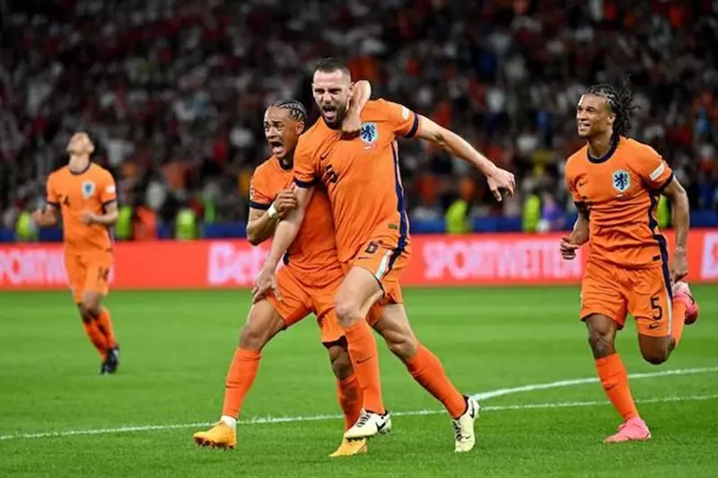 هولندا تكتسح مالطا 8-0