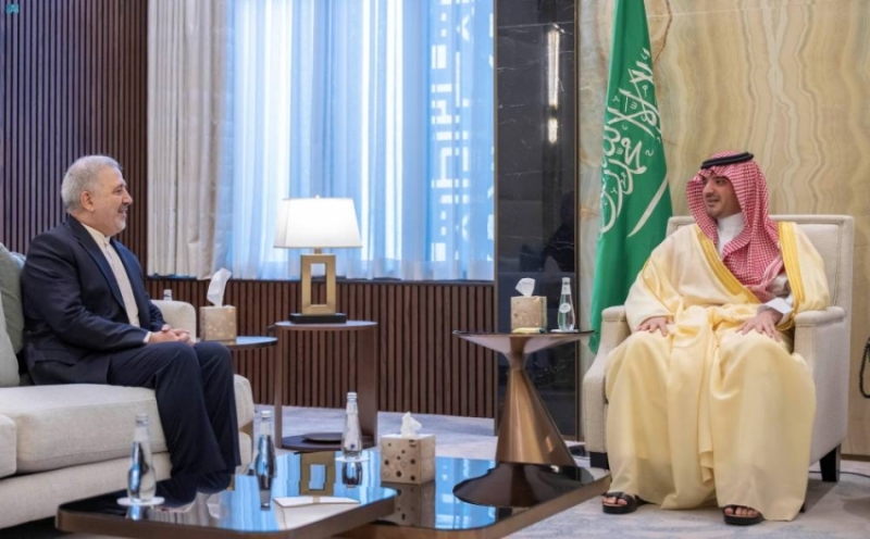 وزير الداخلية يناقش مع