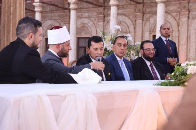 وزير الرياضة يحتفل بزفاف