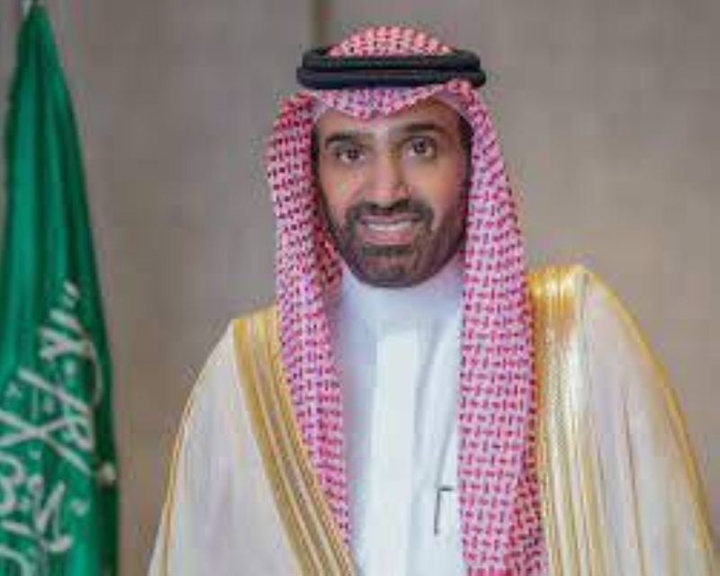 وزير الموارد البشرية يقدم