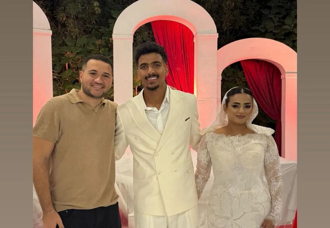 حسام عبد المجيد لاعب الزمالك يدخل عش الزوجية ويشارك فرحته بصور جميلة
