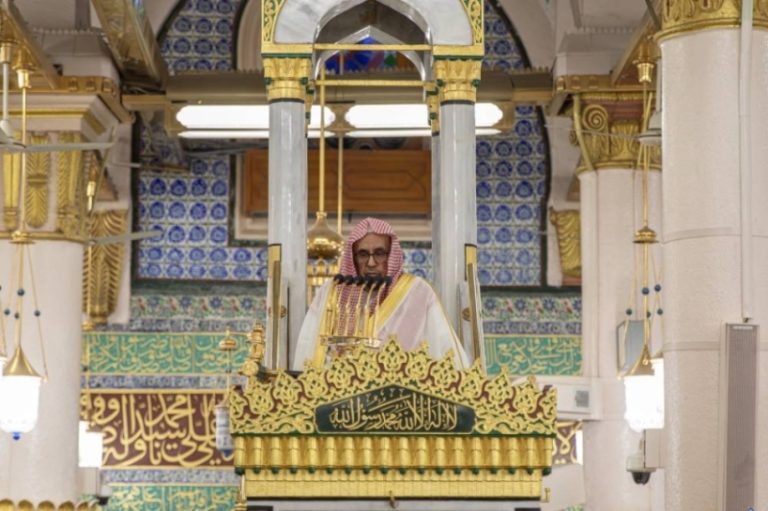 آل الشيخ يحذر: النميمة تضر الإخاء وتزرع البغضاء وتفرّق الجماعة